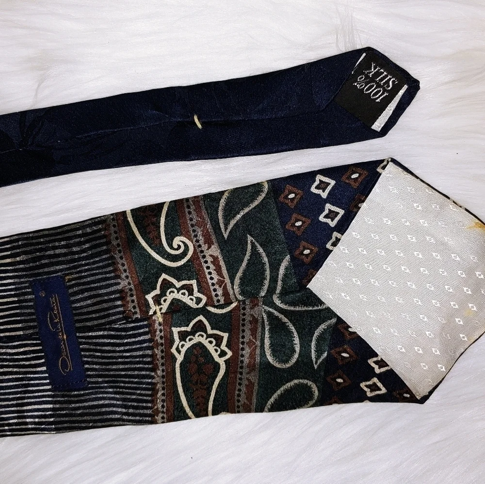 Vintage Oscar De La Renta Paisley Tie 56